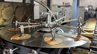 Γραμμή παραγωγής μηχανής 5000 Cones Hour Sugar Cone Machine